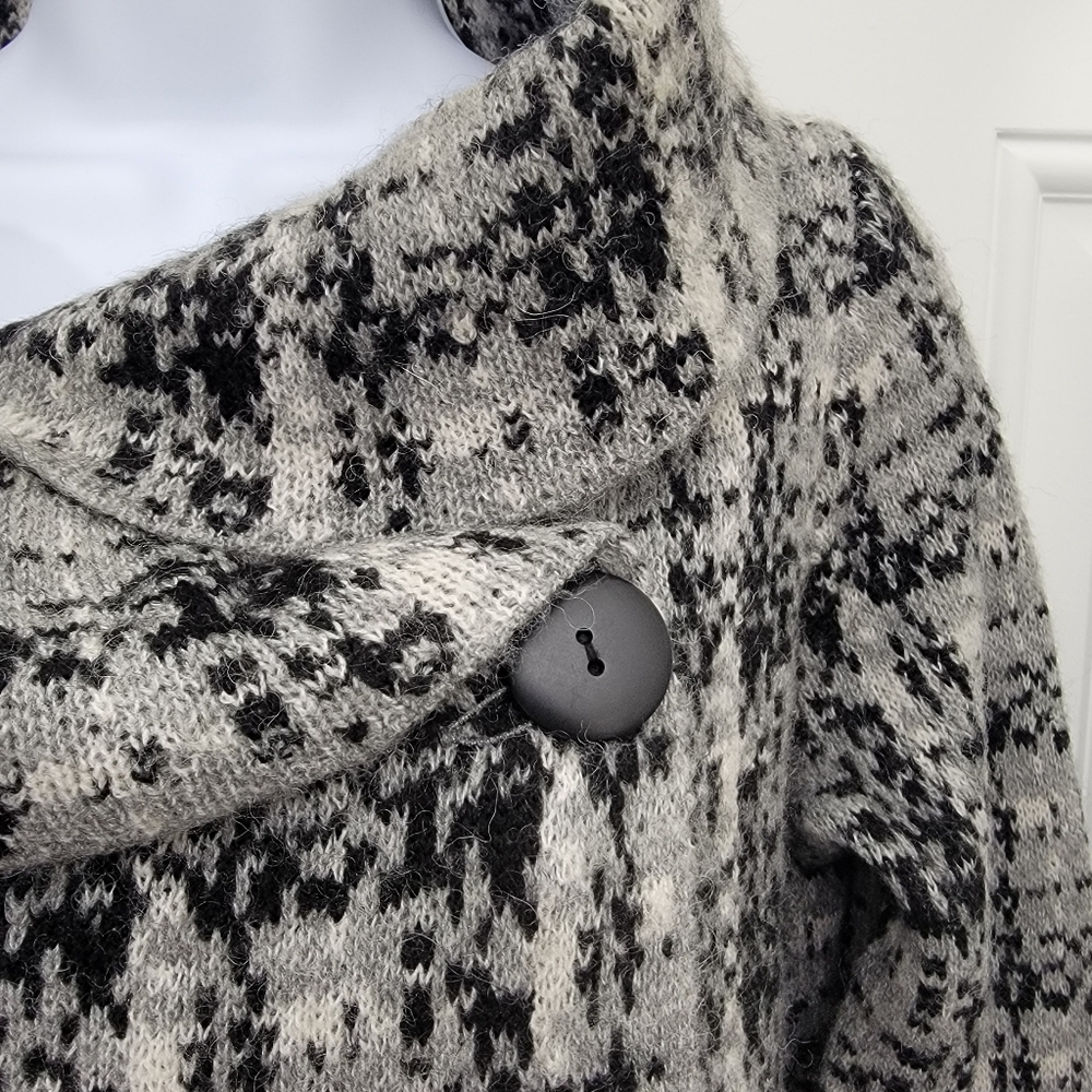 Christian Siriano Black White Gray Plaid 1 Button Cowl Neck Sweater Size Medium - Picture 5 of 10